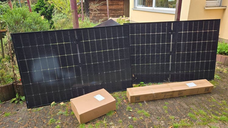 Balkonkraftwerk zusammenstellen: Einzelteile oder Set kaufen?