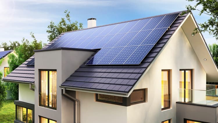 Solaranlage Stromsparen Haus (Bild: iStock / sl-f)