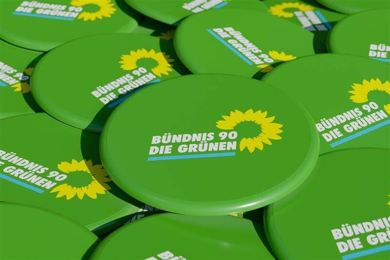 Grüne fordern Energiewende 2.0: Tempo bei Erneuerbaren, bessere Netze & mehr Speicher