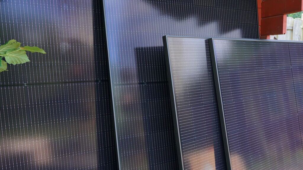 Balkonkraftwerk vs. PV-Anlage Solarmodule