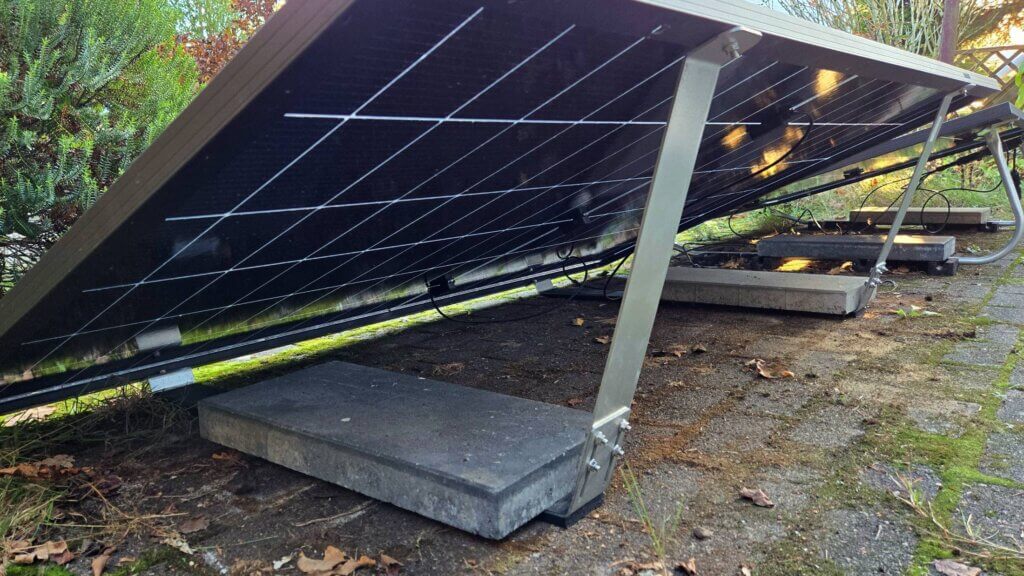 Solakon Balkonkraftwerk onBasic Halterung Flachdach