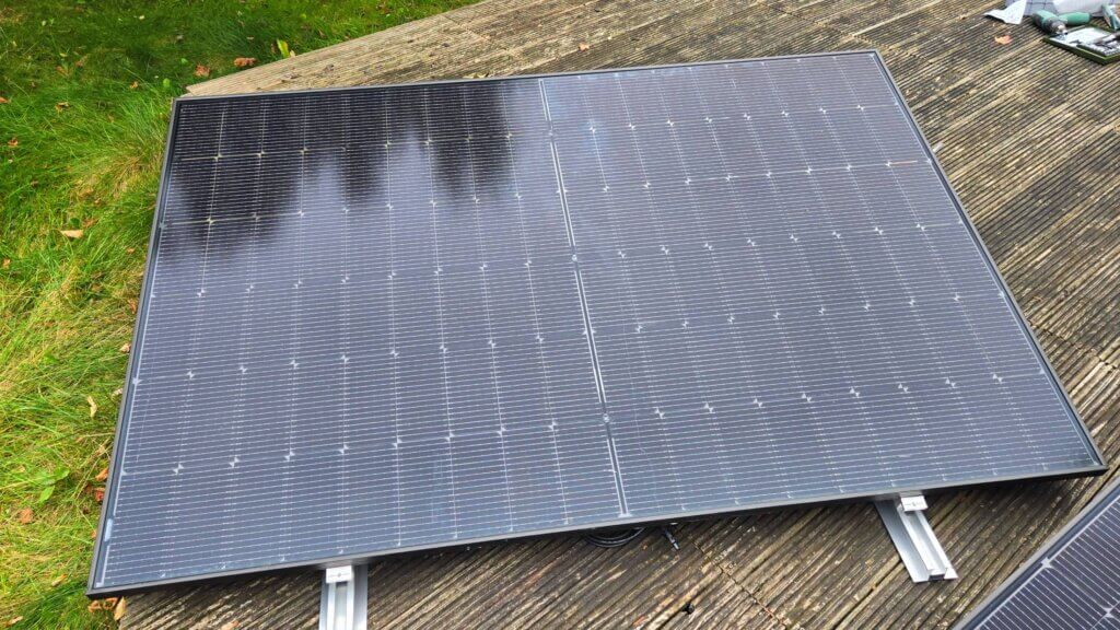 Balkonkraftwerk im Garten