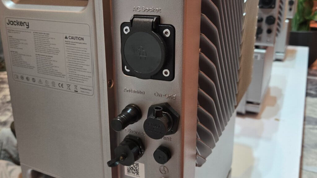 Jackery SolarVault 3 Speicher Anschlüsse