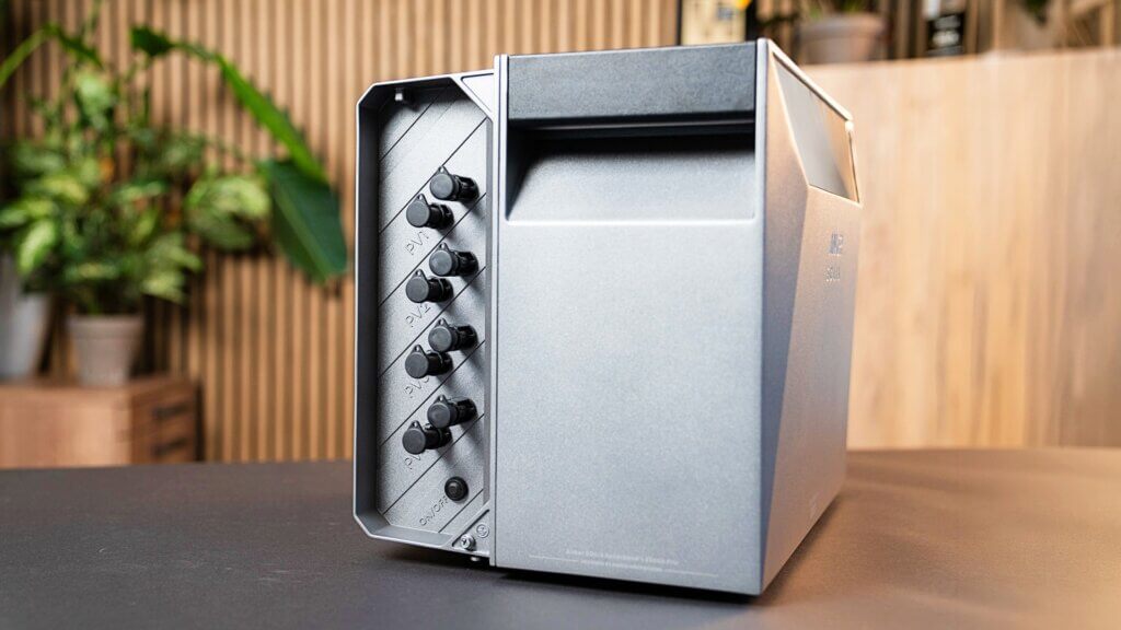 Anker Solix Solarbank 4 Pro MC4 Eingänge